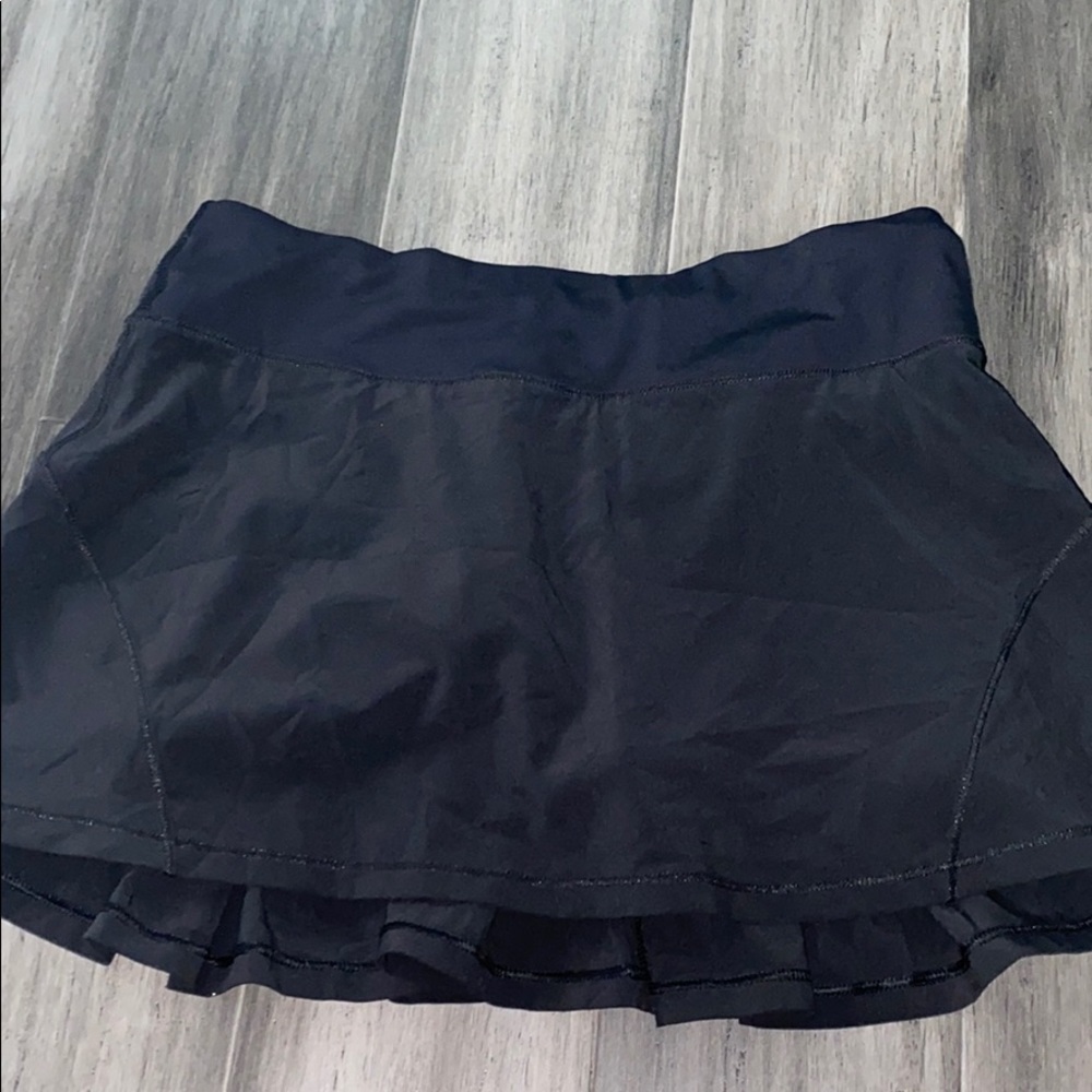 Lululemon skirt size 4, perfect condition, black